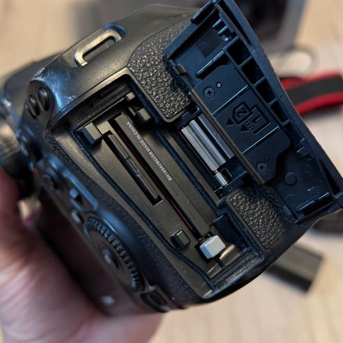 thumbnail-10 for Canon 5D mkIV DSLR