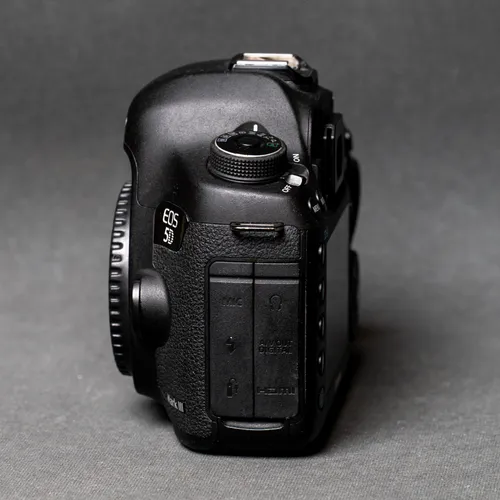 thumbnail-3 for Canon EOS 5D Mark III with 2 batteries and USB dual charger