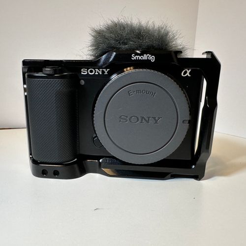 Sony ZV-E10 with SmallRig cage