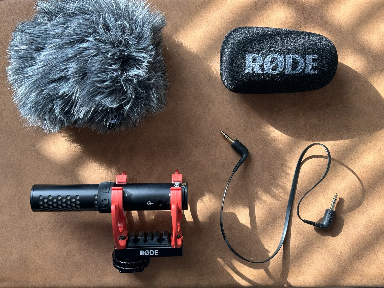 RODE VideoMic GO II and Fur Windshield Kit - Open Box Condition