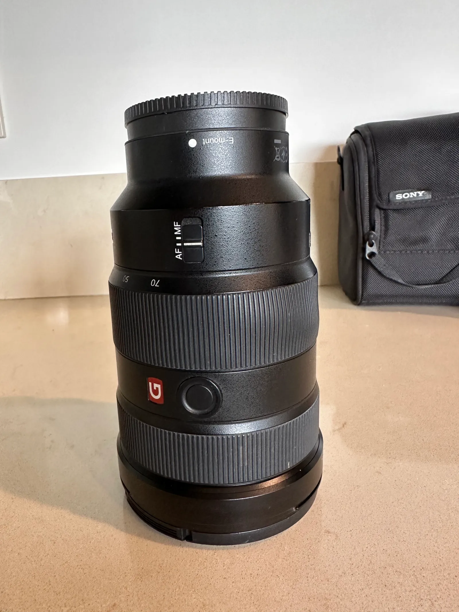 MINT: Sony 24-70mm 2.8 Gmaster lens -UV filter included Excellent condition