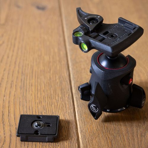 thumbnail-0 for Manfrotto Q2 Mag Ball Head w/Quick Release Plate