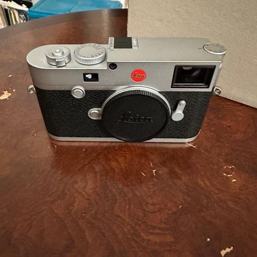 Leica M10-R Silver NIB with all accessories