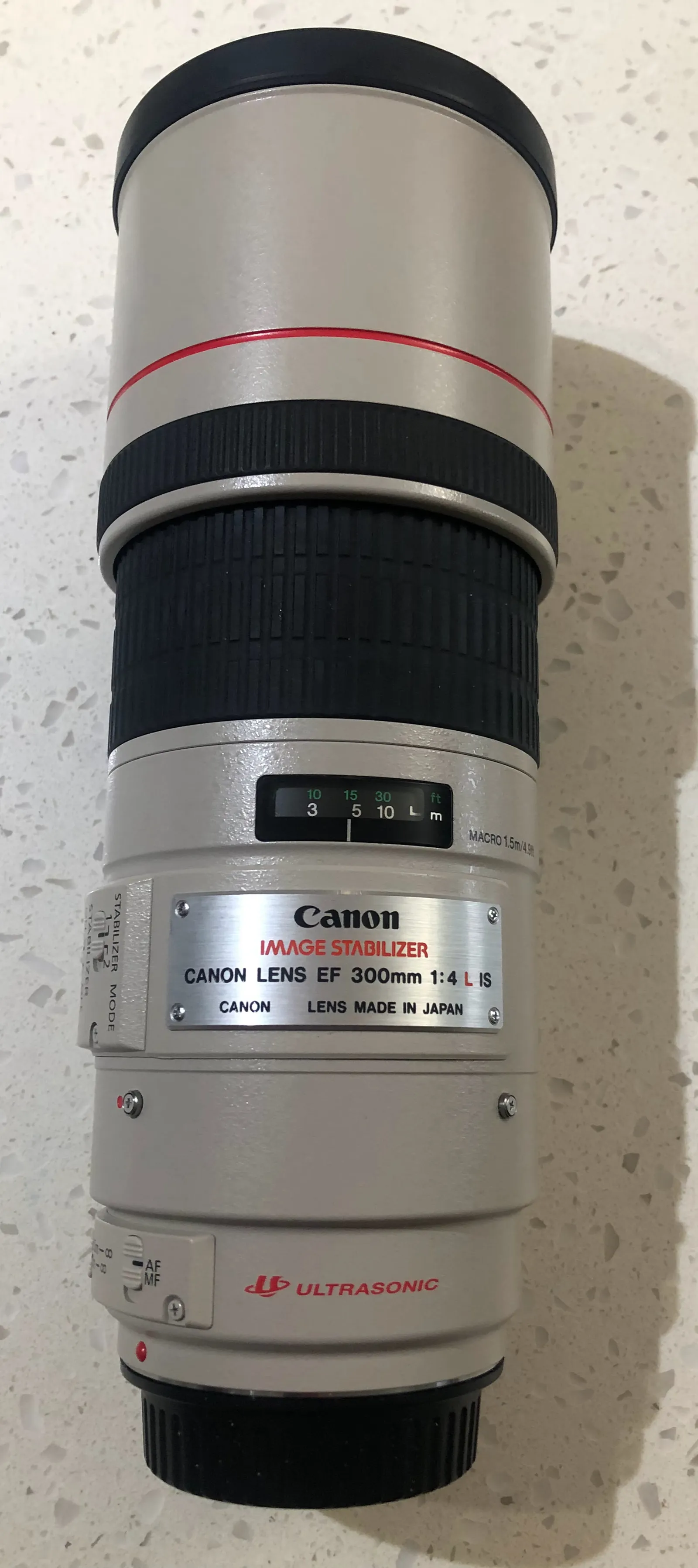 Canon EF300 f/4L IS USM lens