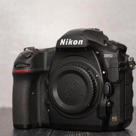 Nikon D850 Body w/ Original Box