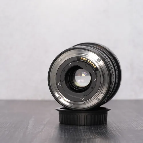 thumbnail-6 for Canon EF 17-40mm f/4 L USM Lens w/Hood