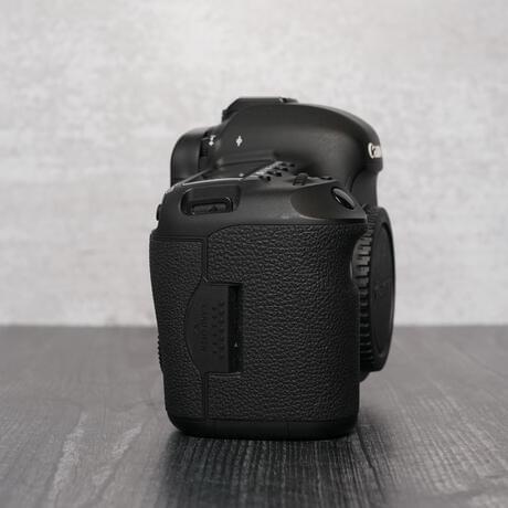 thumbnail-3 for Canon 5D Mk III Body Only.  **Only 5020 Clicks** 