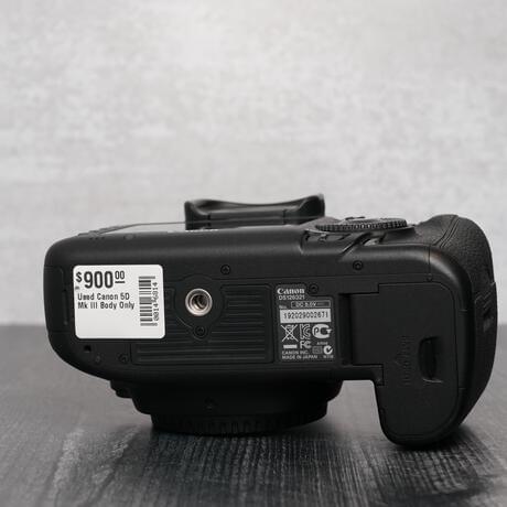 thumbnail-5 for Canon 5D Mk III Body Only.  **Only 5020 Clicks** 