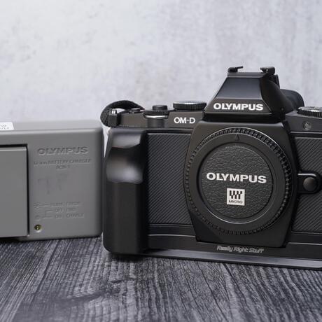 thumbnail-0 for Olympus OM-D E-M5 Camera Body