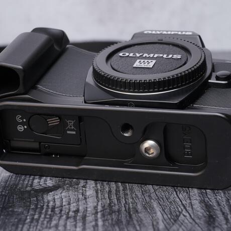 thumbnail-5 for Olympus OM-D E-M5 Camera Body
