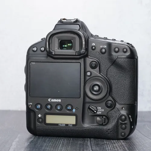 thumbnail-3 for Canon 1DX Body + RRS L-Bracket w/Original Box