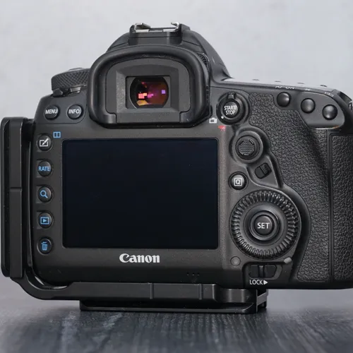 thumbnail-2 for Canon 5D Mark IV Body Only