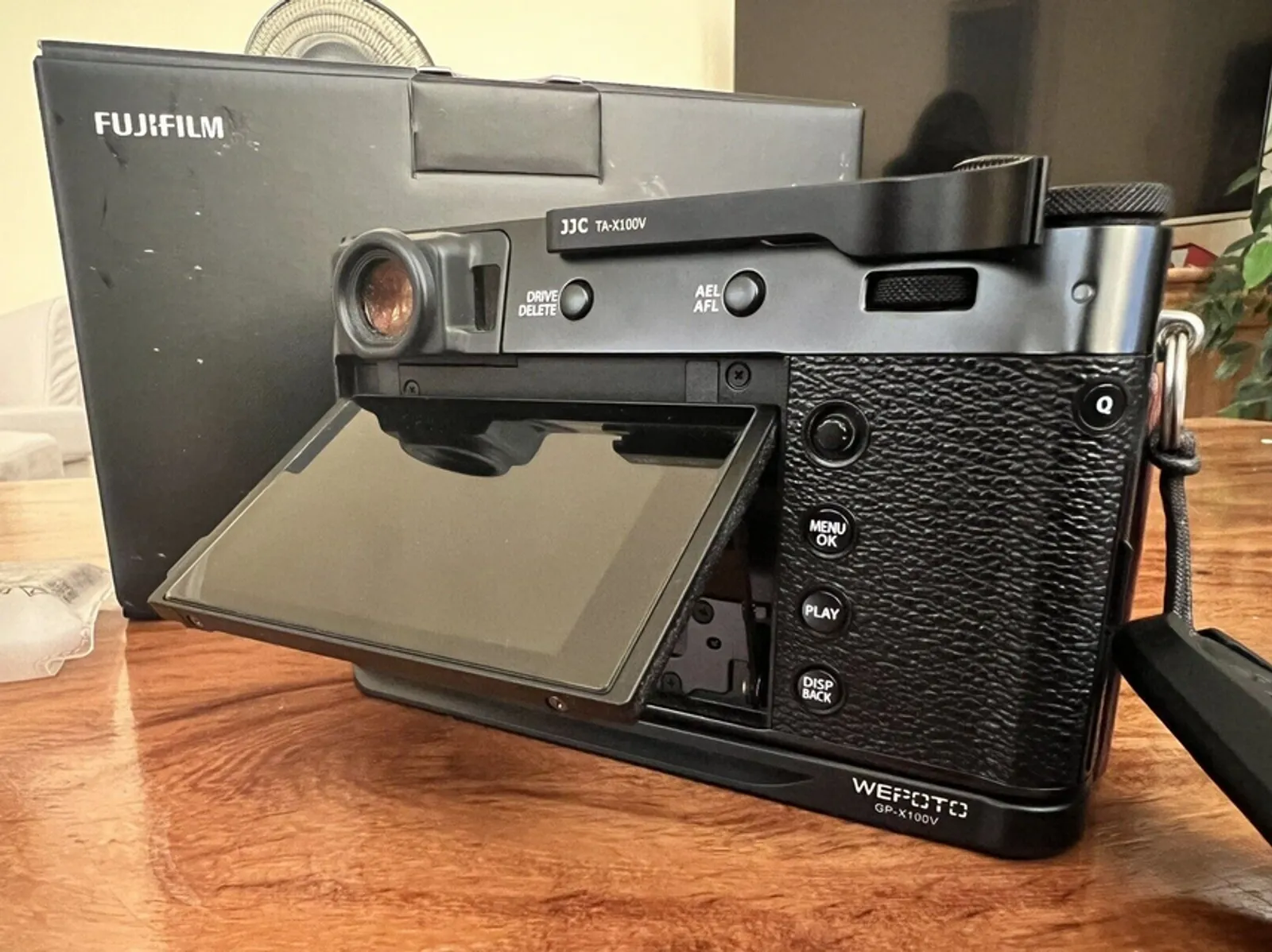 Fujifilm X100V 26.1MP Camera - Black - With Peak Design 