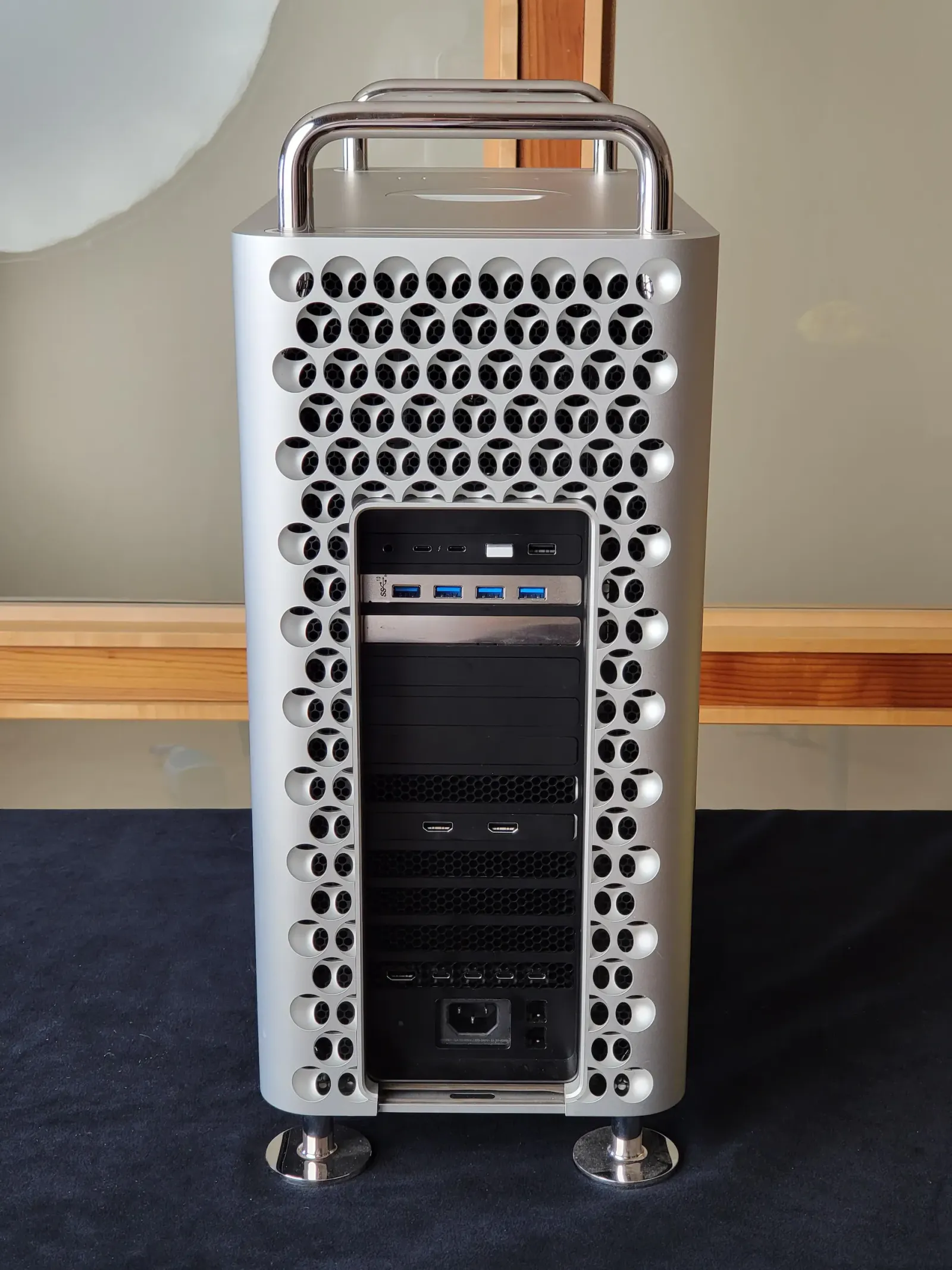 Apple Mac Pro (12-Core w3235, 96GB memory, 580x + W5700x)