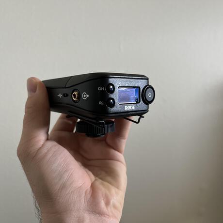 Rode RODELink Filmmaker Kit Digital Camera-Mount Wireless Lavalier  Microphone System (2.4 GHz) with RX-CAM Receiver, TX-BELT Transmitter