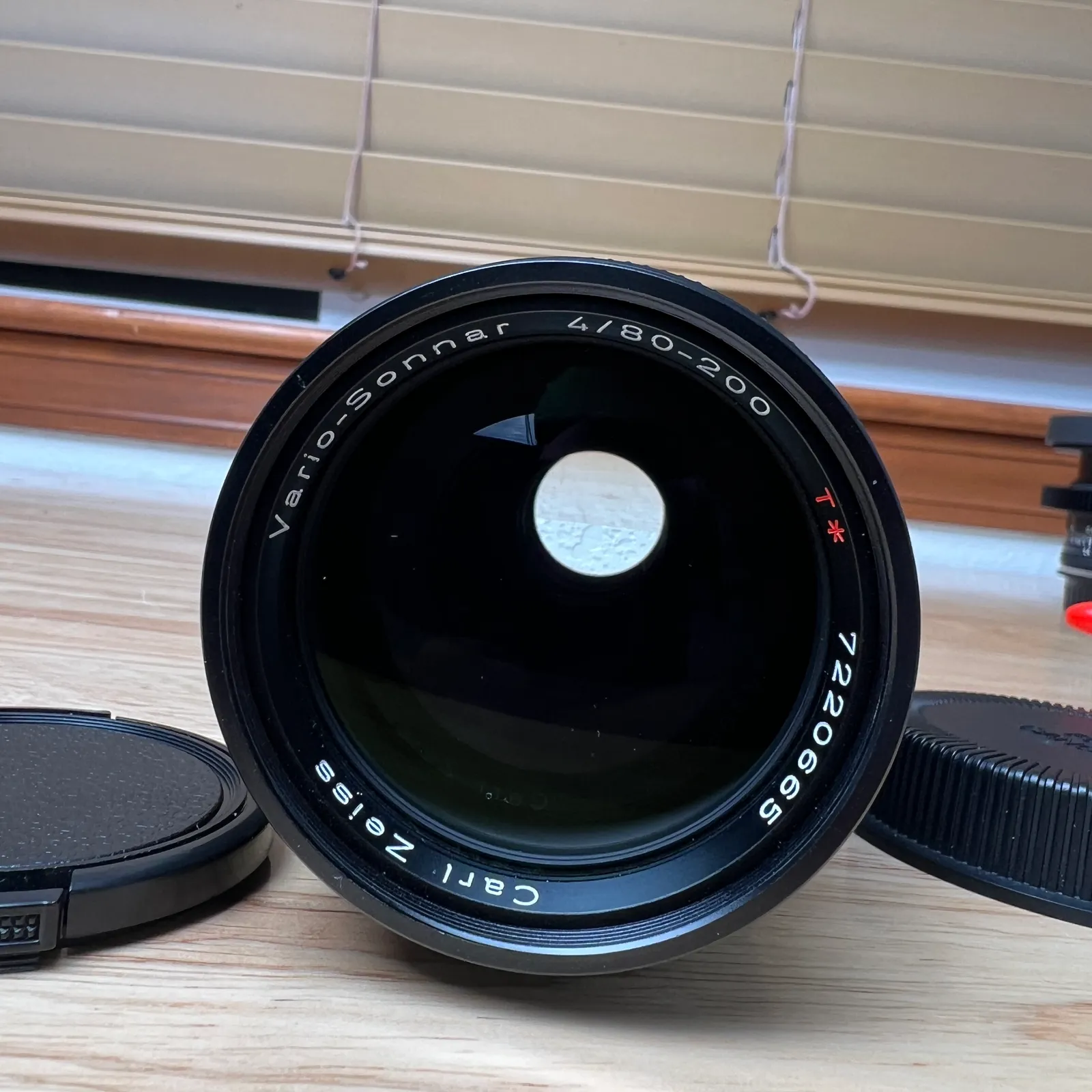 Contax Carl Zeiss Vario-Sonnar T 80-200mm f/4 MMJ Zoom Lens EF Mount