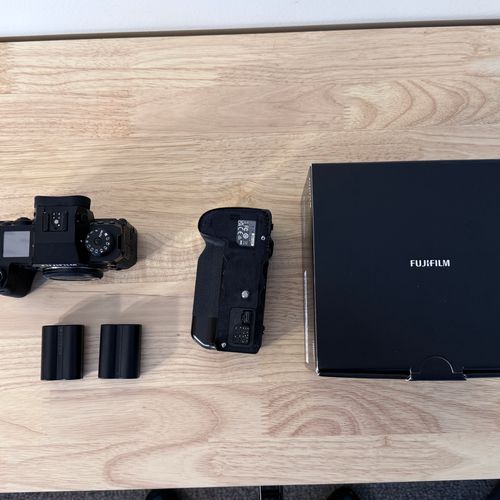 thumbnail-10 for Fujifilm XH2S with Battery Grip, 2 batteries, original box and accessories, great shape