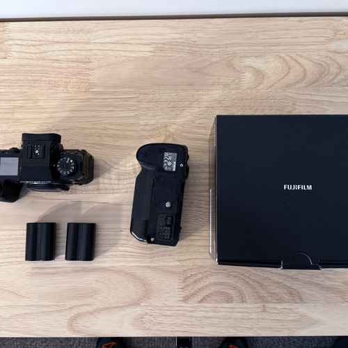 thumbnail-11 for Fujifilm XH2S with Battery Grip, 2 batteries, original box and accessories, great shape