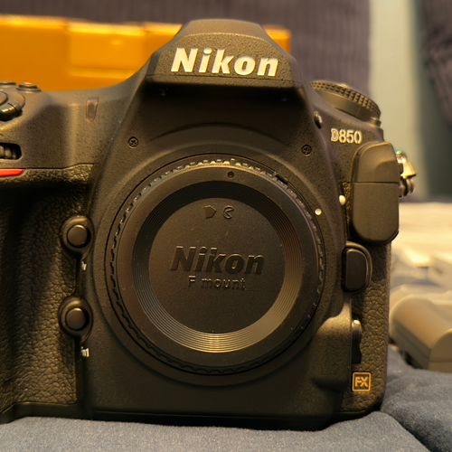 Nikon D850 with original box and accessories - LIKE NEW!