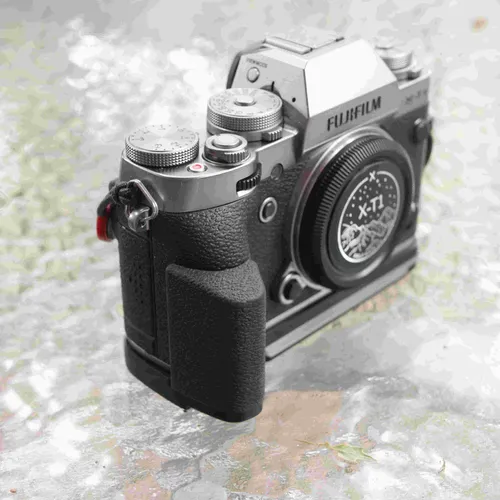 thumbnail-2 for Fuji XT-1 Graphite SE with OEM battery and hand grip