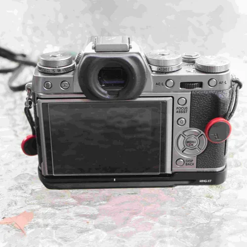 thumbnail-4 for Fuji XT-1 Graphite SE with OEM battery and hand grip