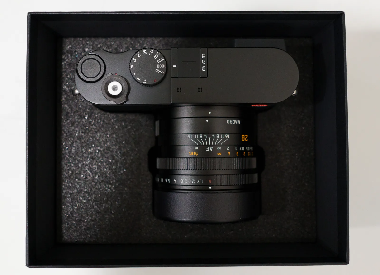 Leica Q3 Compact Digital Camera - 60MP Full-Frame 28mm f/1.7 Lens