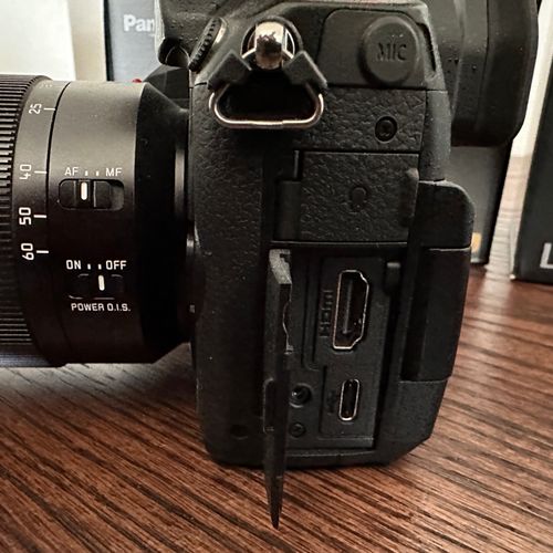 thumbnail-8 for PANASONIC LUMIX GH5s Body C4K Mirrorless Camera with 12-60mm G LEICA DG VARIO-ELMARIT Professional lens