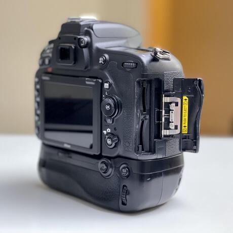 thumbnail-3 for Nikon D750 Body with Battery Grip - Like New