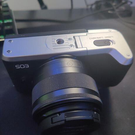 thumbnail-4 for Canon EOS M6 Mark II Mirrorless Digital Camera w/ 15-45mm Lens Silver