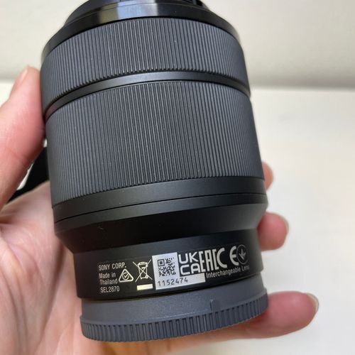 thumbnail-3 for Sony FE 28-70mm f/3.5-5.6 OSS Zoom Lens for Most a7-Series Cameras - Black In Very Good Condition 