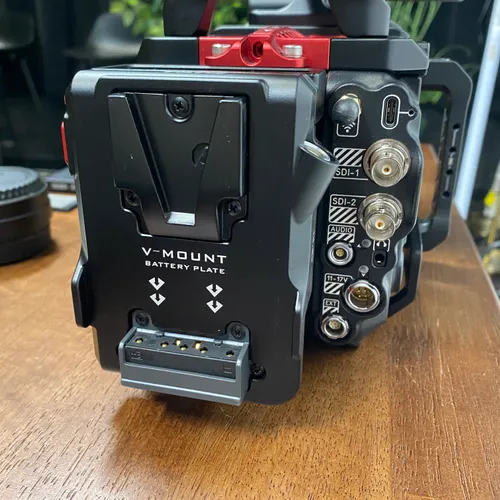 thumbnail-5 for RED DIGITAL CINEMA V-RAPTOR FULL FRAME 8K VV DSMC3 Camera (Canon RF, Black)