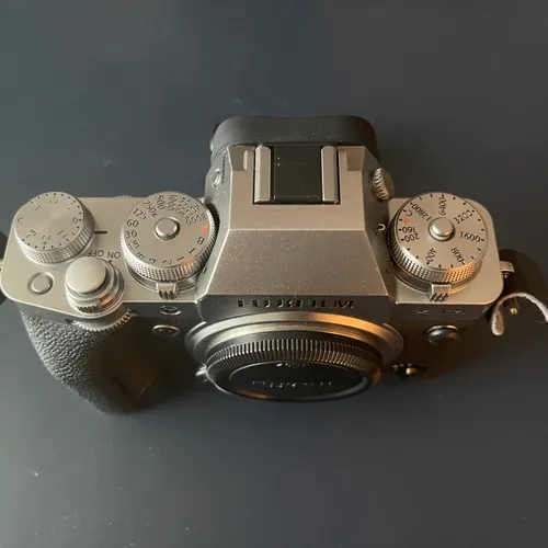 Fujifilm Fuji X-T4 in silver with original packaging