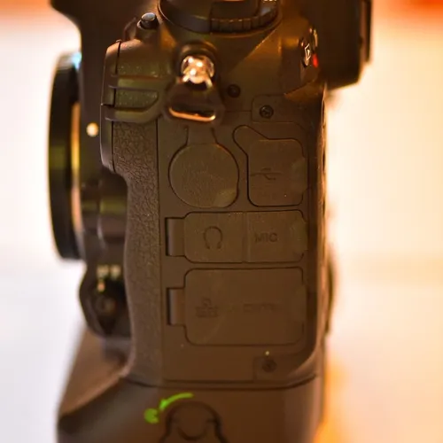 thumbnail-9 for Nikon D4 body Camera Mint