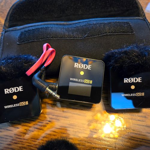 Rode Wireless GO II Dual Channel Wireless Microphone System in excellent condition. All accessories included!