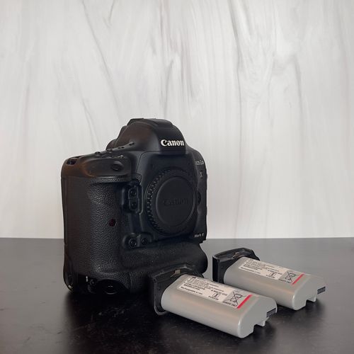 1DX Mark II Used Body (free add ons) - Excellent Condition - 33,800 shutter count