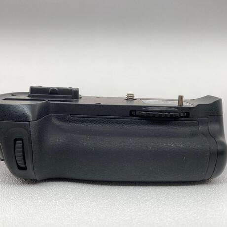 thumbnail-12 for Nikon D610 Loaded! with Battery Grip and RRS L Bracket - Very Good Condition