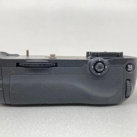 thumbnail-14 for Nikon D610 Loaded! with Battery Grip and RRS L Bracket - Very Good Condition