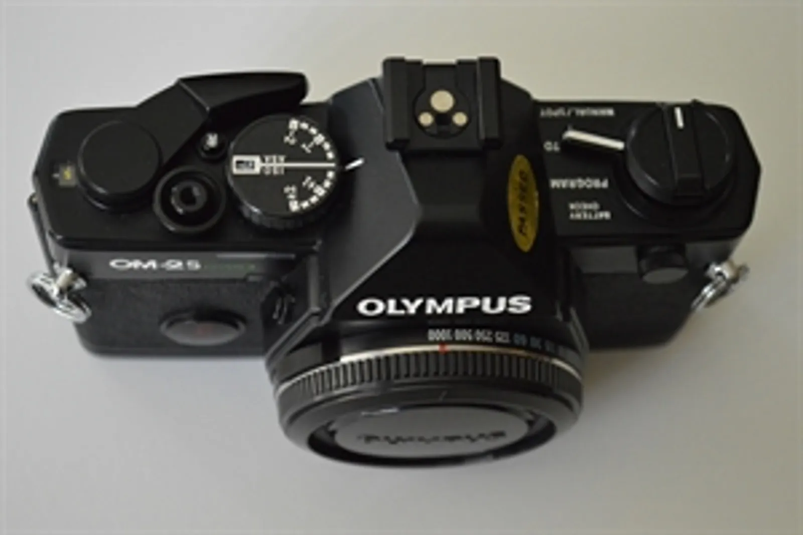 OLYMPUS OM-2S PROGRAM 35MM CAMERA OUTFIT