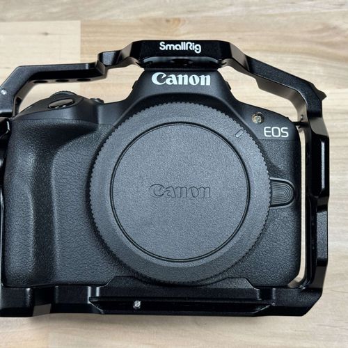 canon r50 mirrorless camera