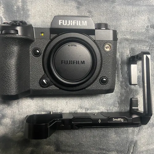 thumbnail-2 for Fujifilm X-H2 Camera Bundle   w/ 5 Lenses