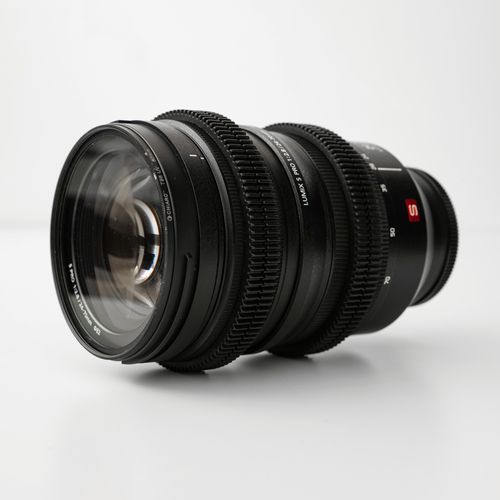 LUMIX S PRO 24-70 f/2.8 Lens