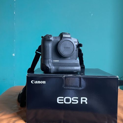 Canon EOS R with BG-E22 Battery Grip
