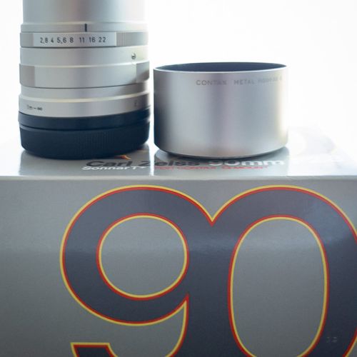 Zeiss Sonnar T 90mm f/2.8 G lens for Contax G System cameras 