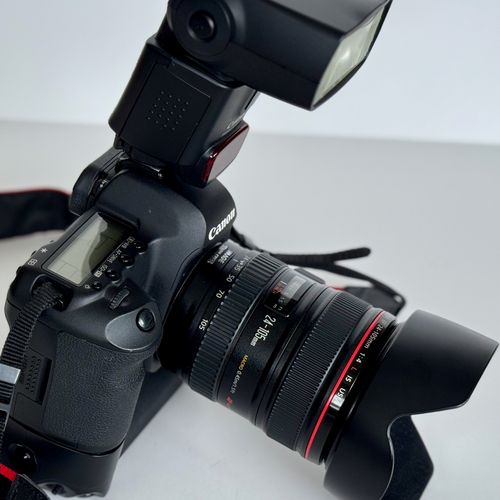 thumbnail-47 for Canon 5D Mark II - 24-105mm Lens w/ Speed Lite & Battery Grip