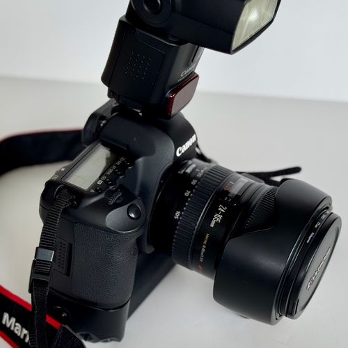 thumbnail-43 for Canon 5D Mark II - 24-105mm Lens w/ Speed Lite & Battery Grip