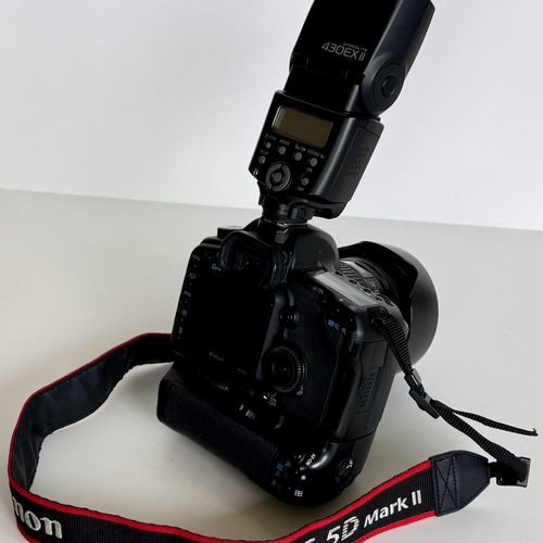 thumbnail-42 for Canon 5D Mark II - 24-105mm Lens w/ Speed Lite & Battery Grip