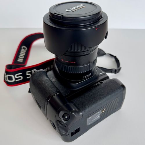 thumbnail-34 for Canon 5D Mark II - 24-105mm Lens w/ Speed Lite & Battery Grip