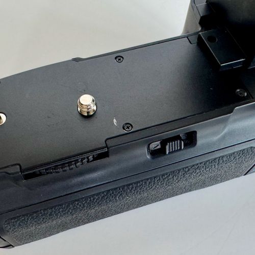 thumbnail-32 for Canon 5D Mark II - 24-105mm Lens w/ Speed Lite & Battery Grip