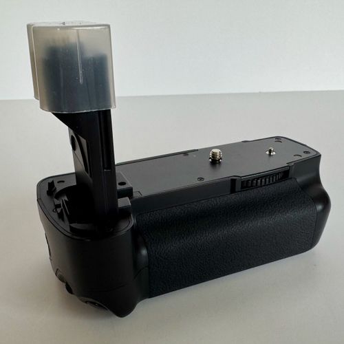 thumbnail-29 for Canon 5D Mark II - 24-105mm Lens w/ Speed Lite & Battery Grip