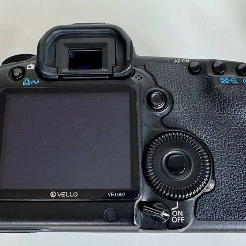 thumbnail-10 for Canon 5D Mark II - 24-105mm Lens w/ Speed Lite & Battery Grip